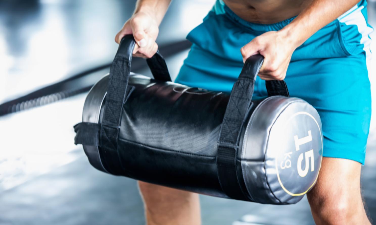 Séance de yoga en entreprise dans un espace de bureau à Rennes